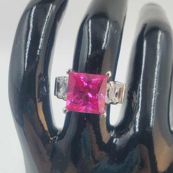 Vintage Upscale Sparkling Hot Pink CZ Sterling Silver Cocktail Ring – Size 6 - Picture 1 of 8